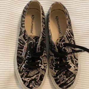 Woman’s Superga sneakers